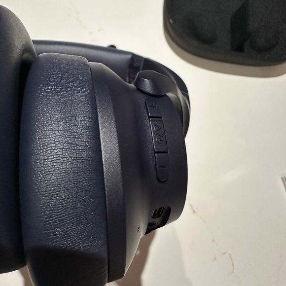 Noise cancelling headphones - Picture 5 of 7